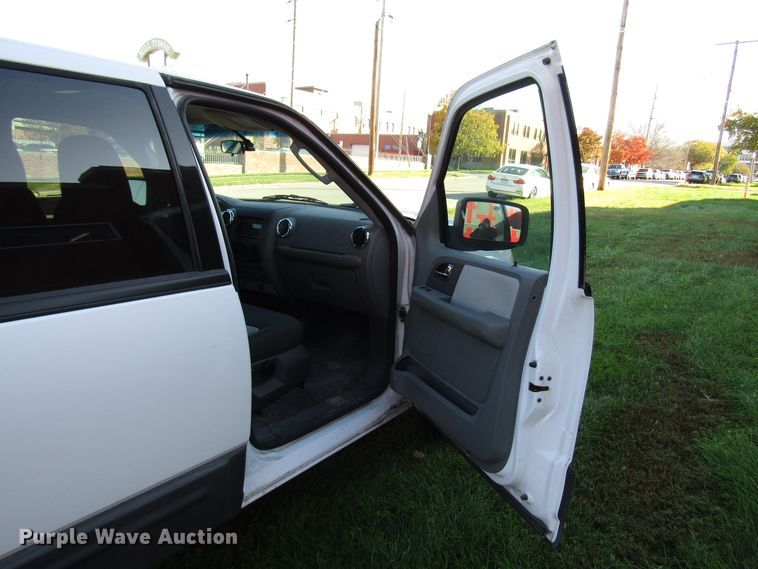 image for item DG6618 2005 Ford Expedition SUV