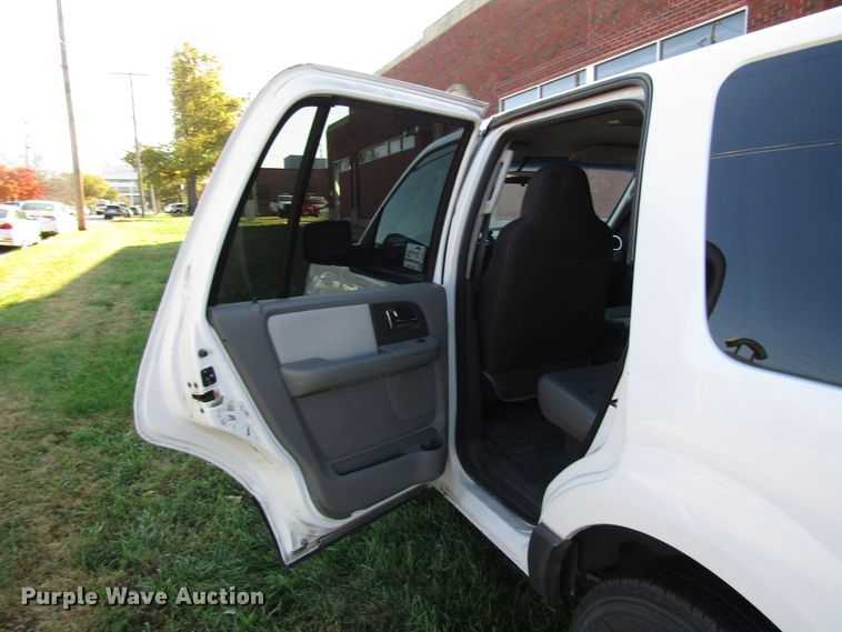 image for item DG6618 2005 Ford Expedition SUV