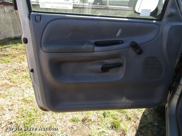 image for item DG6625 2001 Dodge Ram 1500 pickup truck