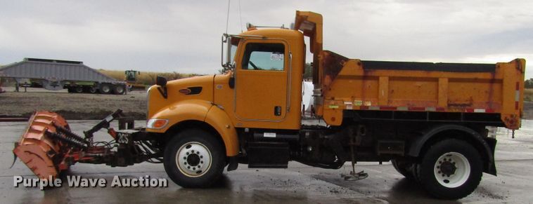 image for item DG6640 2009 Peterbilt 335 dump truck