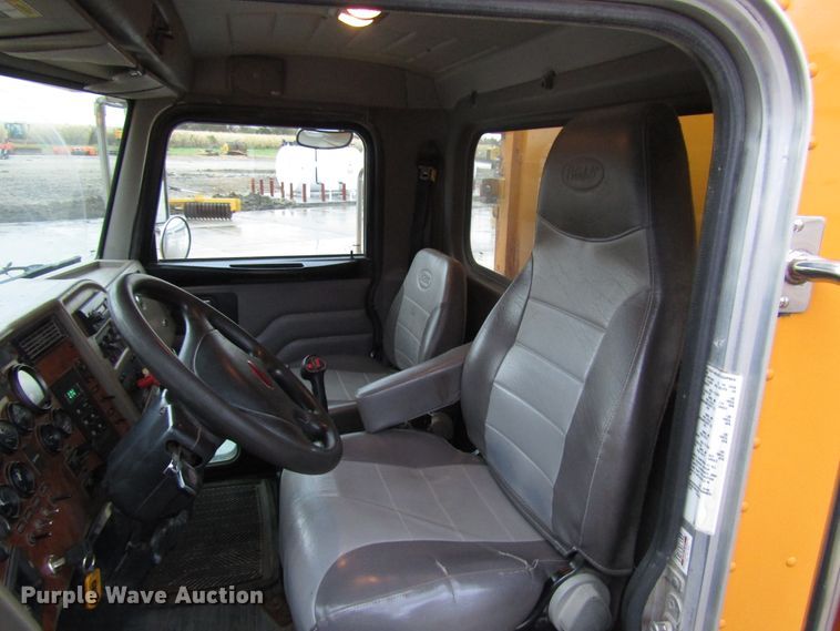 image for item DG6640 2009 Peterbilt 335 dump truck