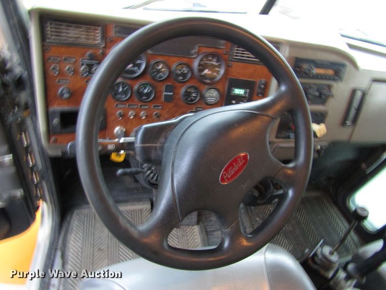 image for item DG6640 2009 Peterbilt 335 dump truck