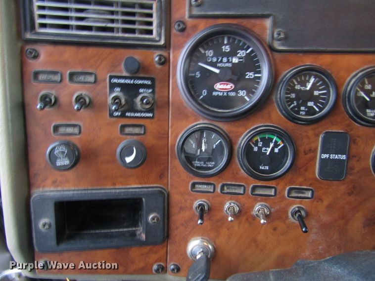 image for item DG6640 2009 Peterbilt 335 dump truck