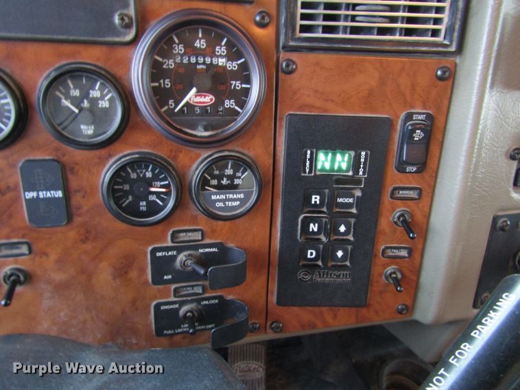 image for item DG6640 2009 Peterbilt 335 dump truck