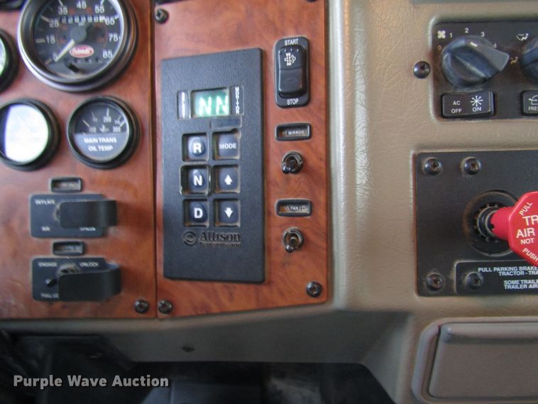 image for item DG6640 2009 Peterbilt 335 dump truck