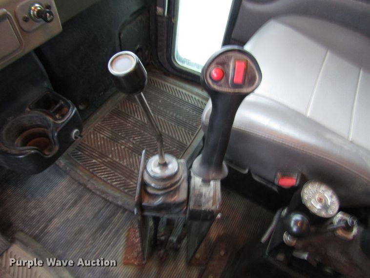 image for item DG6640 2009 Peterbilt 335 dump truck