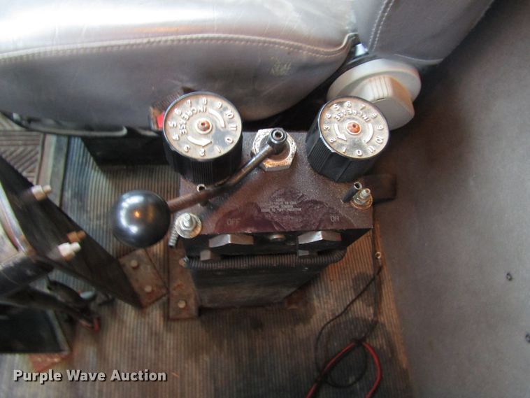 image for item DG6640 2009 Peterbilt 335 dump truck