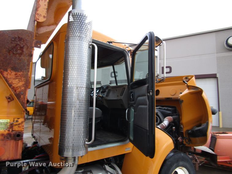 image for item DG6640 2009 Peterbilt 335 dump truck