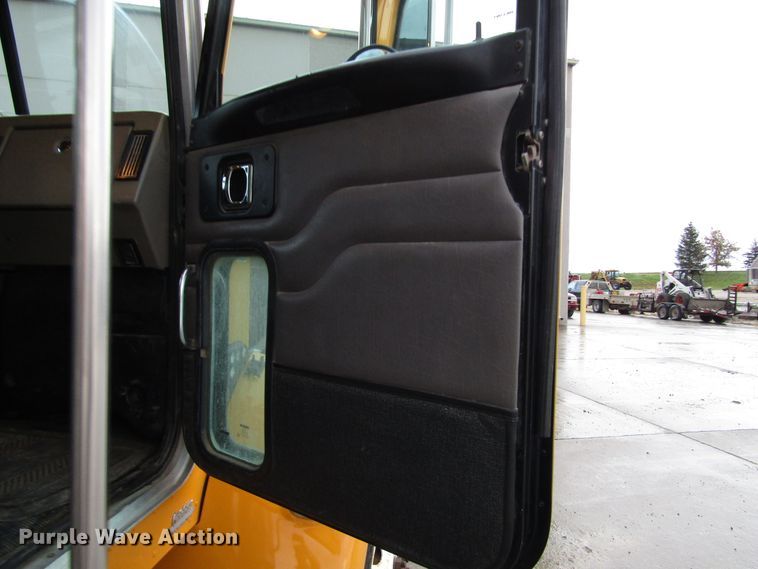 image for item DG6640 2009 Peterbilt 335 dump truck