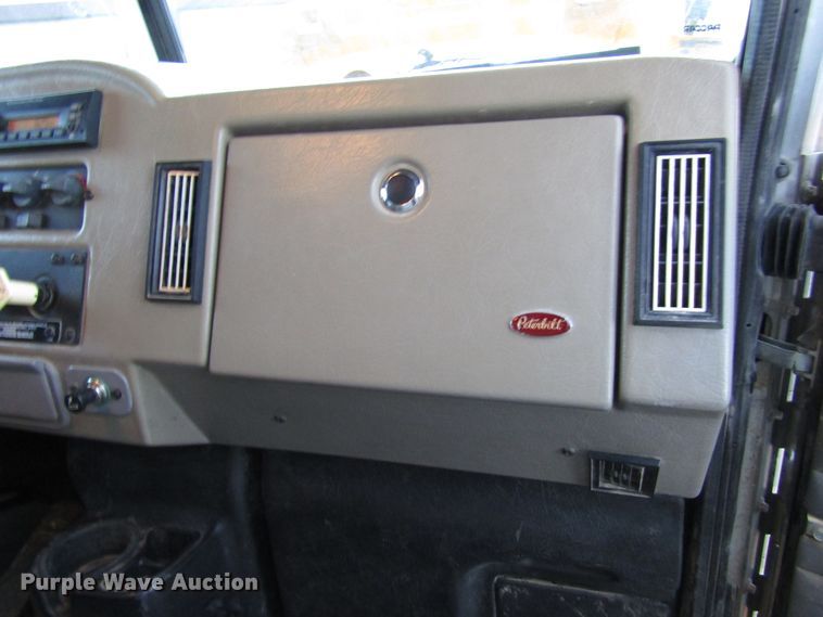 image for item DG6640 2009 Peterbilt 335 dump truck