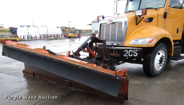 image for item DG6640 2009 Peterbilt 335 dump truck