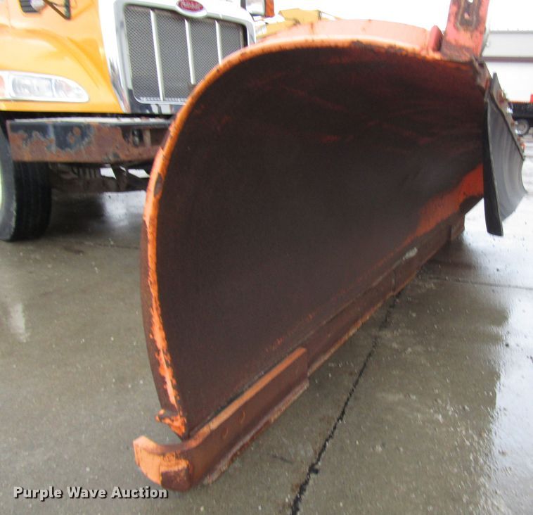 image for item DG6640 2009 Peterbilt 335 dump truck