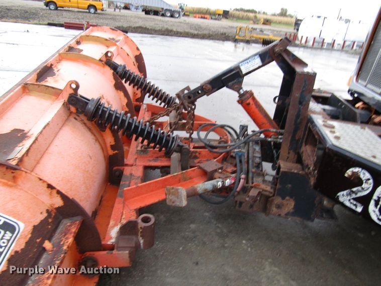 image for item DG6640 2009 Peterbilt 335 dump truck