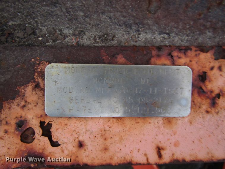 image for item DG6640 2009 Peterbilt 335 dump truck