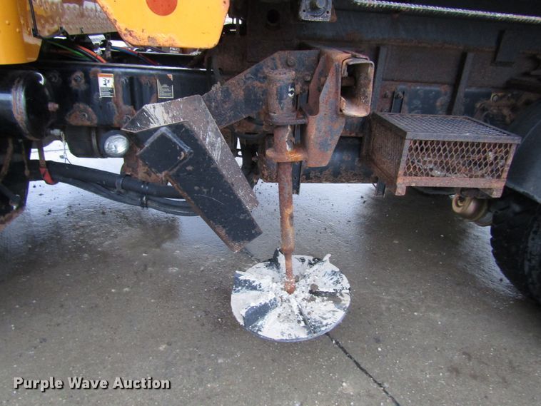 image for item DG6640 2009 Peterbilt 335 dump truck