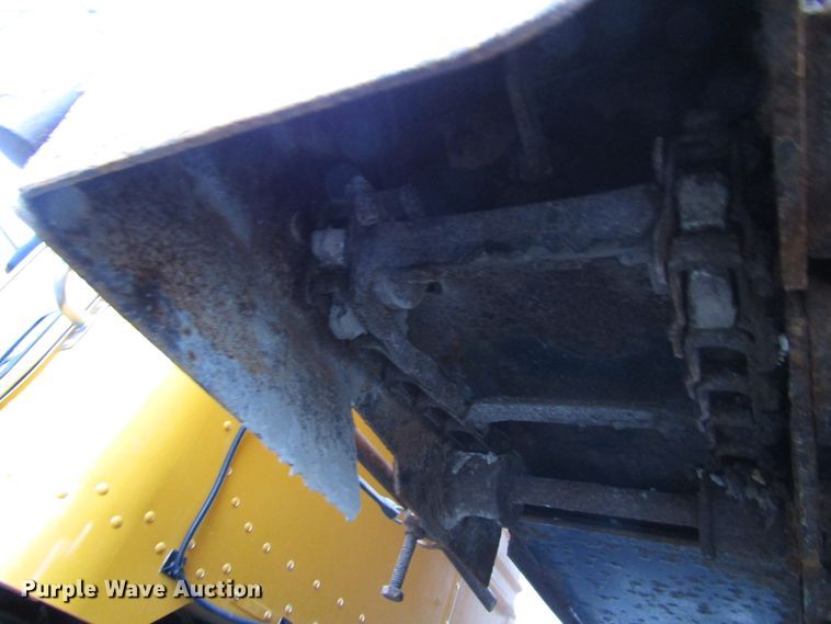 image for item DG6640 2009 Peterbilt 335 dump truck