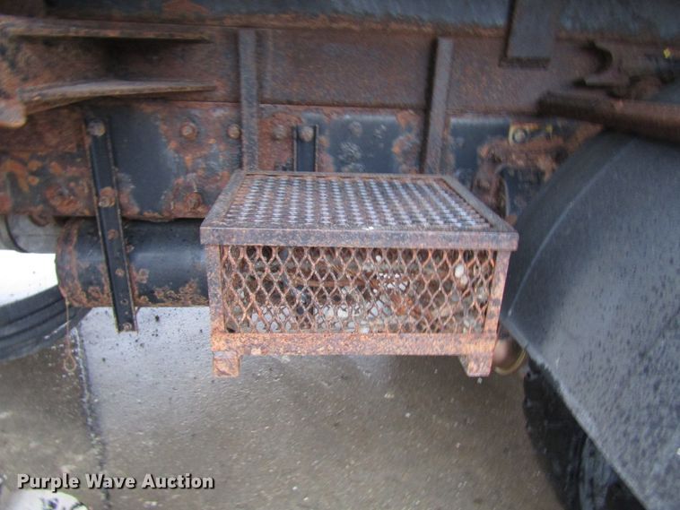 image for item DG6640 2009 Peterbilt 335 dump truck