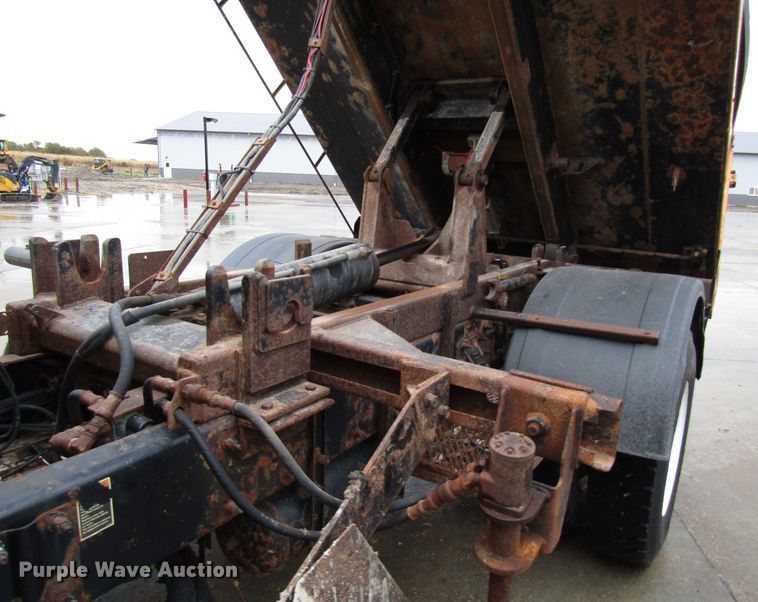image for item DG6640 2009 Peterbilt 335 dump truck