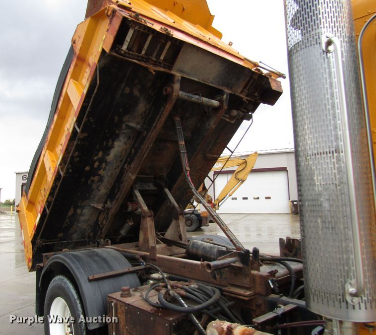 image for item DG6640 2009 Peterbilt 335 dump truck