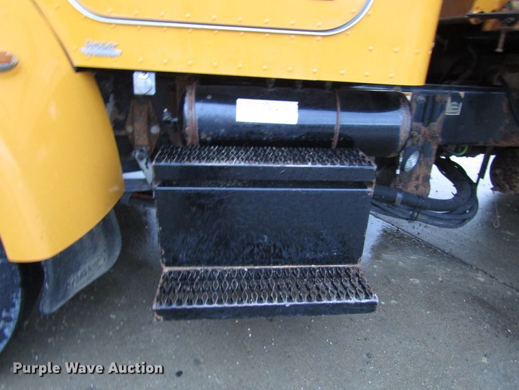 image for item DG6640 2009 Peterbilt 335 dump truck