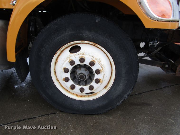 image for item DG6640 2009 Peterbilt 335 dump truck