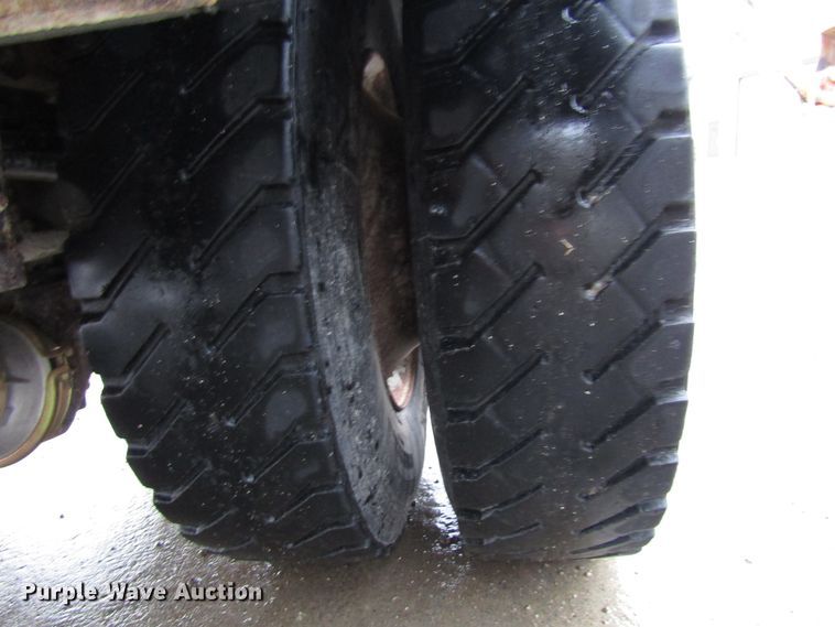 image for item DG6640 2009 Peterbilt 335 dump truck