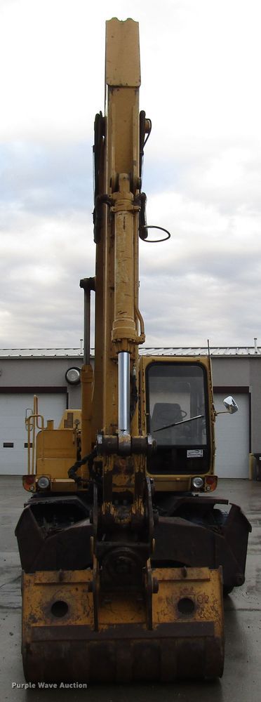 image for item DG6641 1994 John Deere 595D rubber tire excavator