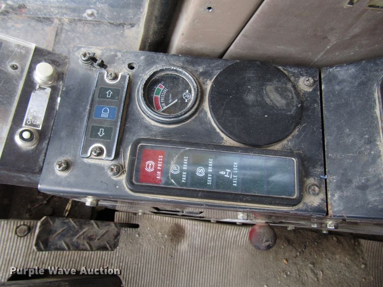 image for item DG6641 1994 John Deere 595D rubber tire excavator