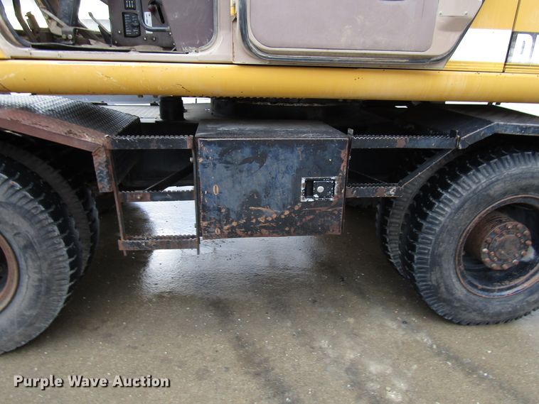 image for item DG6641 1994 John Deere 595D rubber tire excavator