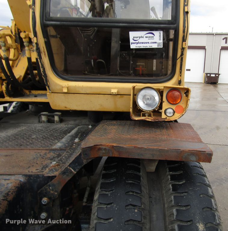 image for item DG6641 1994 John Deere 595D rubber tire excavator