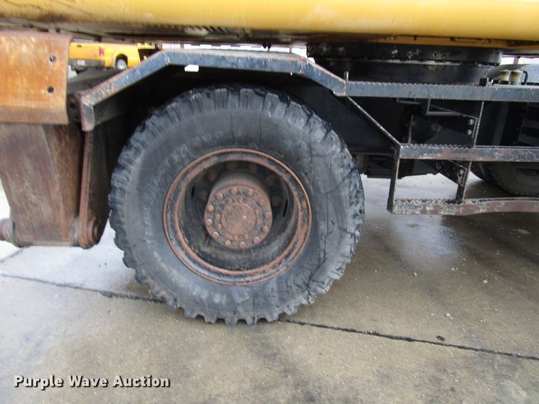 image for item DG6641 1994 John Deere 595D rubber tire excavator