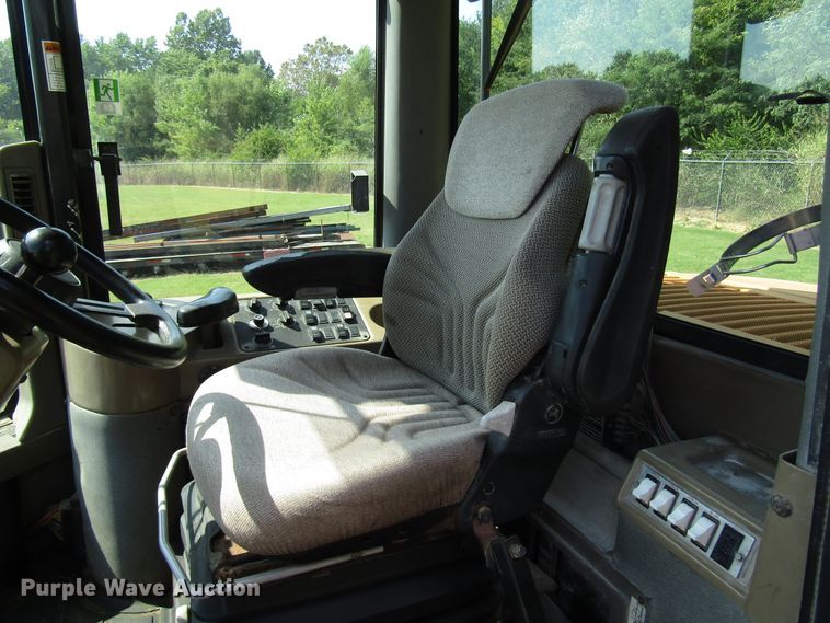 image for item DG8205 2002 Case 621D wheel loader