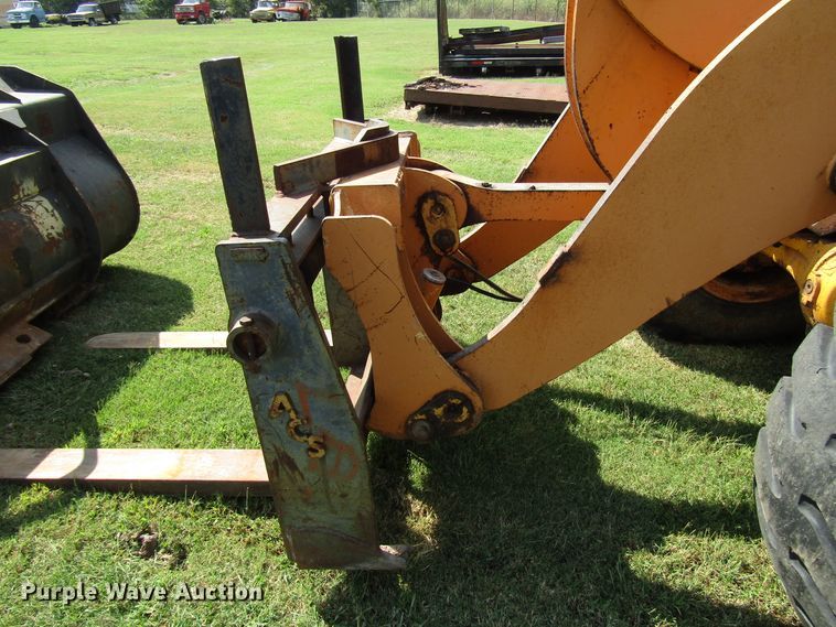 image for item DG8205 2002 Case 621D wheel loader