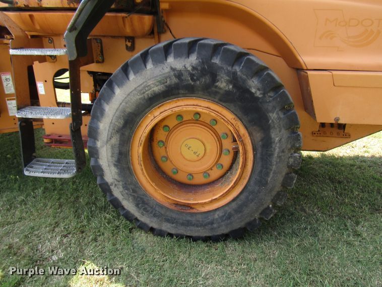image for item DG8205 2002 Case 621D wheel loader