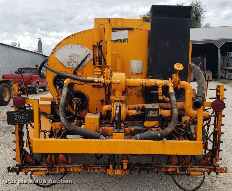 image for item DG8753 Rosco RMT oil distributor trailer