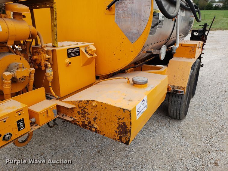 image for item DG8753 Rosco RMT oil distributor trailer