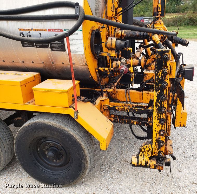 image for item DG8753 Rosco RMT oil distributor trailer