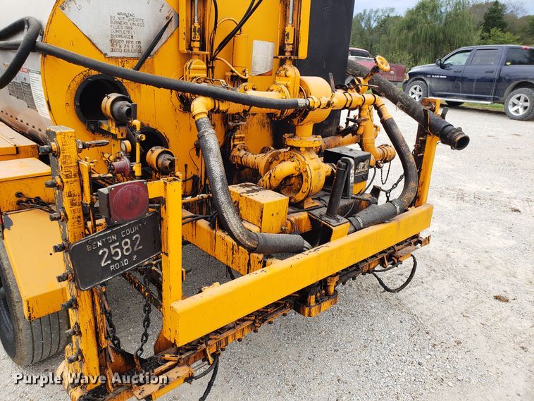 image for item DG8753 Rosco RMT oil distributor trailer