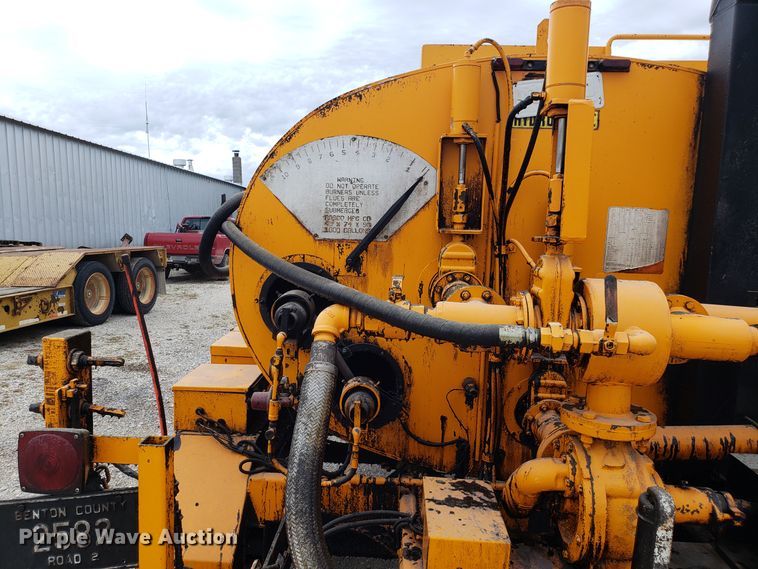 image for item DG8753 Rosco RMT oil distributor trailer