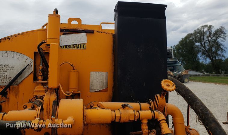 image for item DG8753 Rosco RMT oil distributor trailer