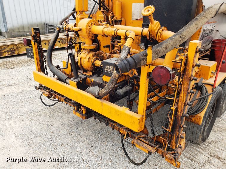 image for item DG8753 Rosco RMT oil distributor trailer