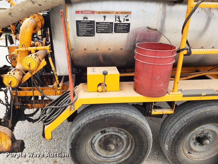 image for item DG8753 Rosco RMT oil distributor trailer