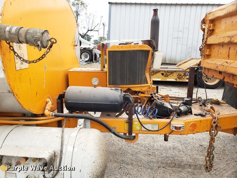 image for item DG8753 Rosco RMT oil distributor trailer