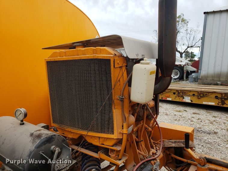 image for item DG8753 Rosco RMT oil distributor trailer