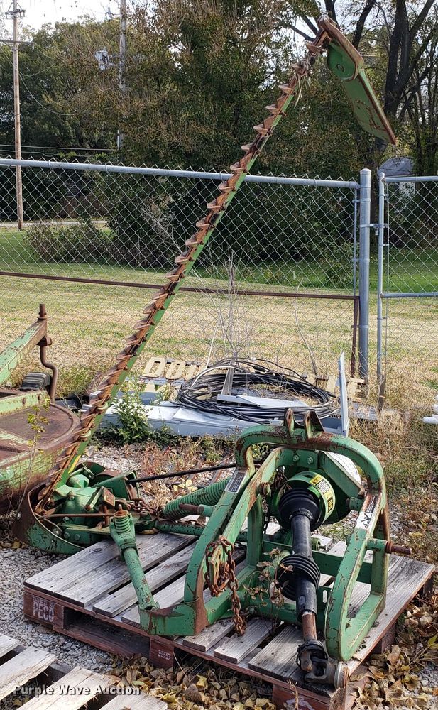 image for item DG8824 John Deere sickle mower