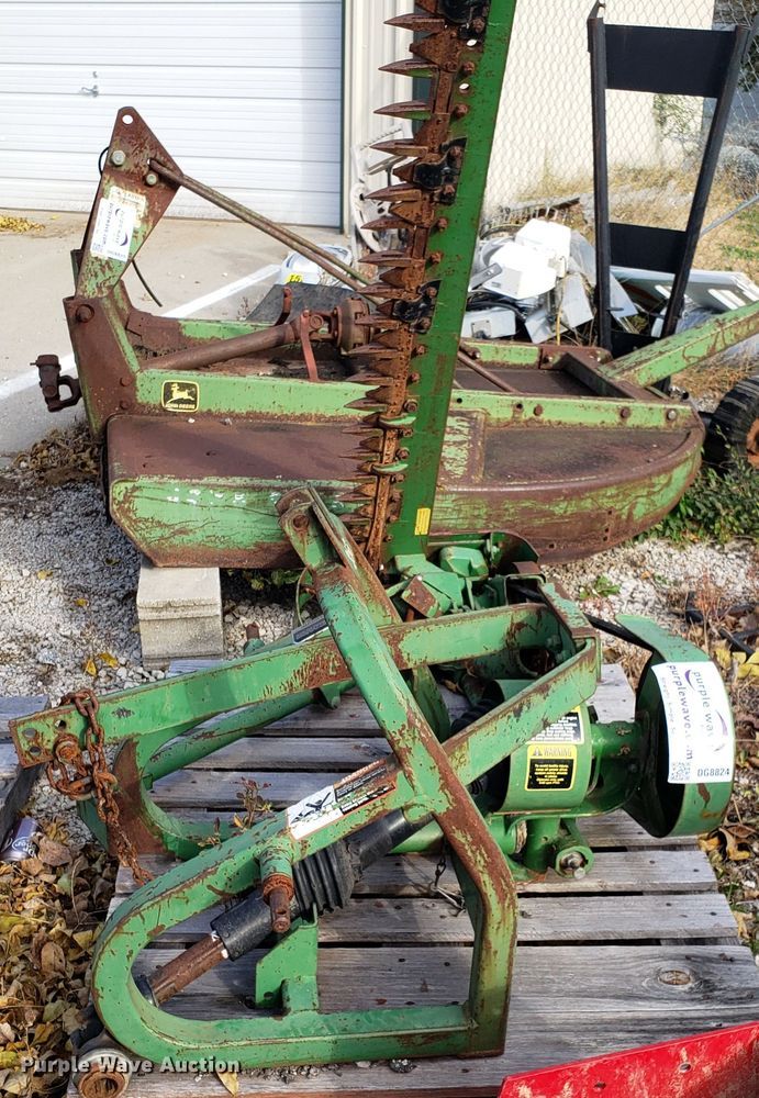 image for item DG8824 John Deere sickle mower