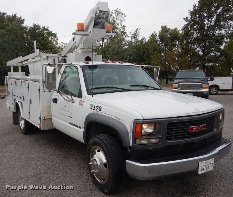 image for item DH2206 1999 GMC Sierra 3500HD bucket truck