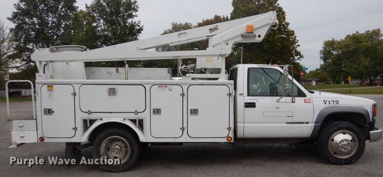 image for item DH2206 1999 GMC Sierra 3500HD bucket truck