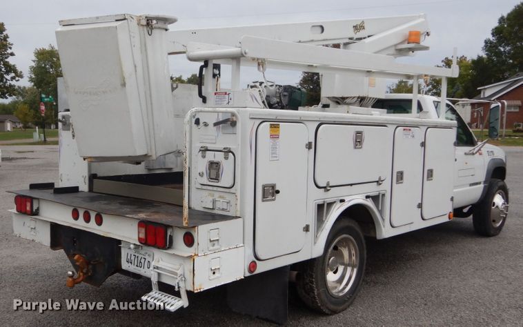 image for item DH2206 1999 GMC Sierra 3500HD bucket truck
