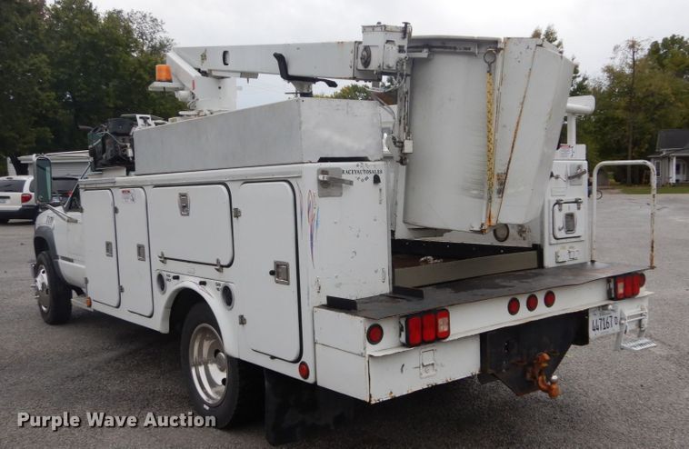 image for item DH2206 1999 GMC Sierra 3500HD bucket truck